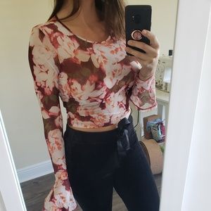 🎀 3 for $20 /Floral bell sleeve mesh top